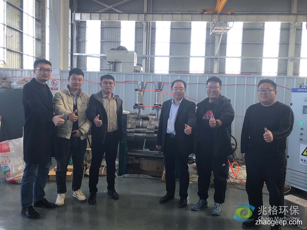 兆格環(huán)保全自動液壓榨油機(jī) 歡迎江南大學(xué)團(tuán)來廠參觀考察